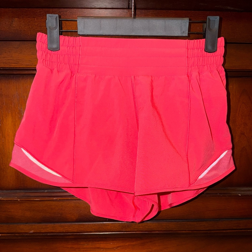 Lululemon Hotty Hot High Rise Shorts 2.5” — Size 4, Glaze Pink ( Coral Pinkish )